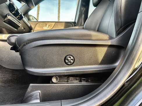 Used 2024 Mercedes-Benz GLB 250 4MATIC w/ Exclusive Package image 14