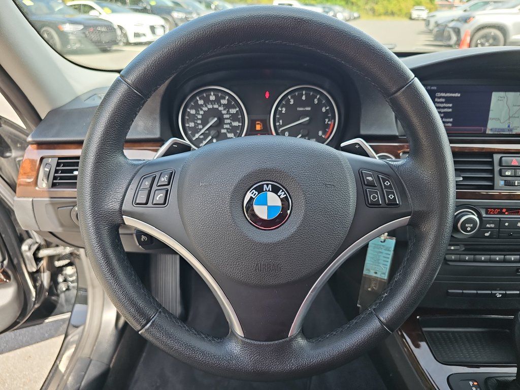 Used 2011 BMW 335i xDrive Sedan AWD/4WD image 17