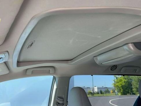 Used 2017 Toyota Sienna XLE w/ XLE Navigation Package FWD image 20