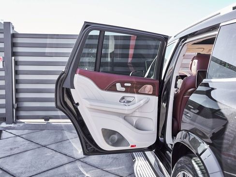 Used 2026 Mercedes-Benz Maybach GLS 600 4MATIC image 27