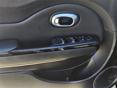 Used 2019 Kia Soul + w/ Audio Package image 18