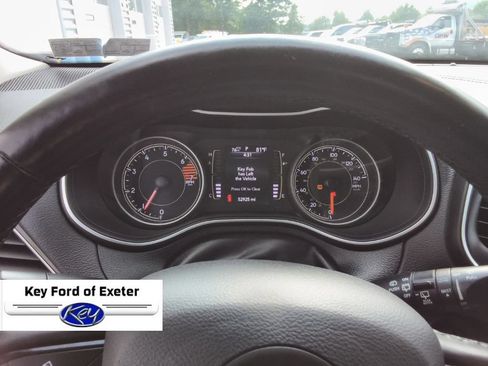 Used 2020 Jeep Cherokee Latitude Plus AWD/4WD image 28