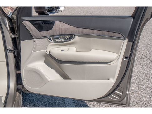 Used 2022 Volvo XC90 T6 Inscription w/ Advanced Package image 16