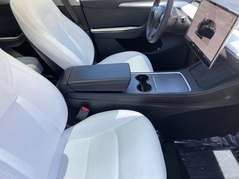 Used 2024 Tesla Model Y Long Range AWD/4WD image 10