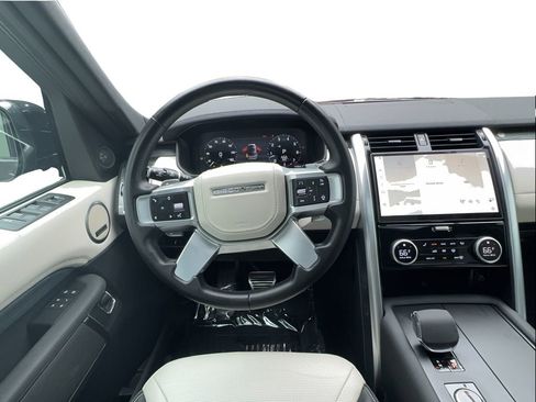 Used 2023 Land Rover Discovery Metropolitan Edition AWD/4WD image 35