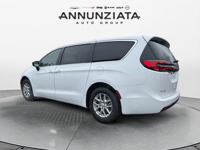 New 2026 Chrysler Pacifica Select