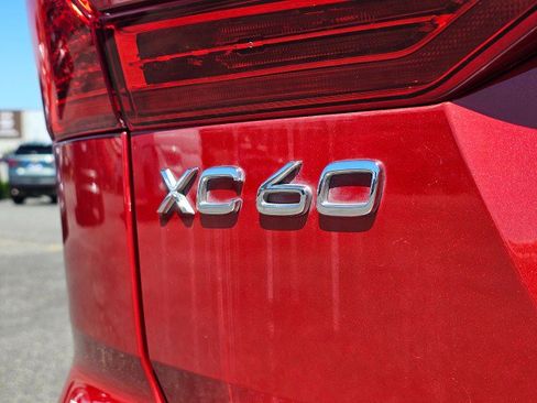 Used 2023 Volvo XC60 B5 Plus AWD/4WD image 17