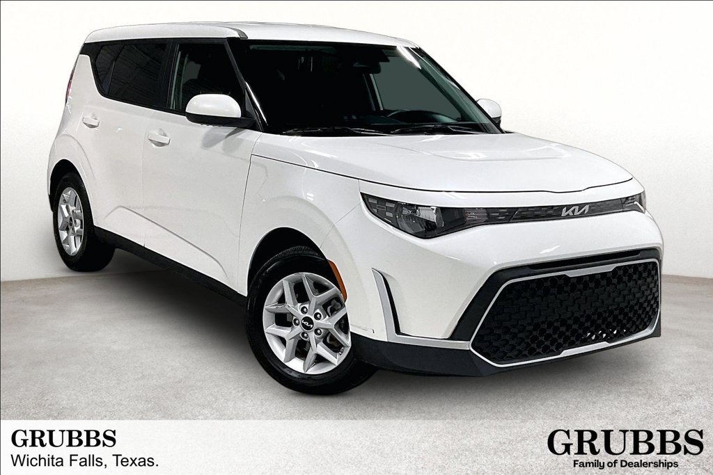 Used 2025 Kia Soul LX w/ LX Technology Package FWD image 1