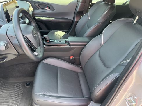 Used 2023 Toyota Prius XLE image 15