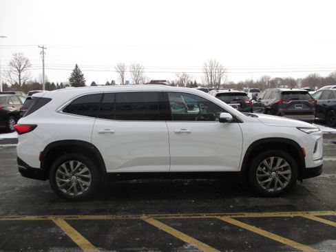 Used 2025 Buick Enclave Preferred image 7