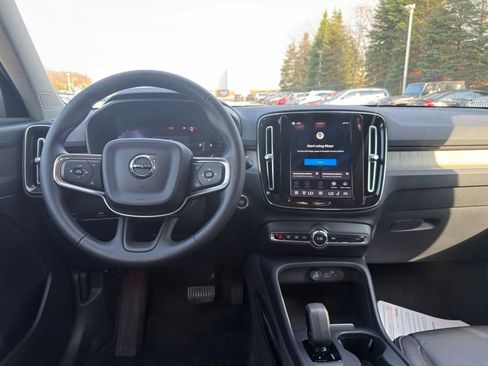 Used 2023 Volvo XC40 B5 Core w/ Convenience Package AWD/4WD image 9