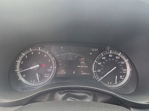 Used 2021 Toyota Highlander XLE AWD/4WD image 13