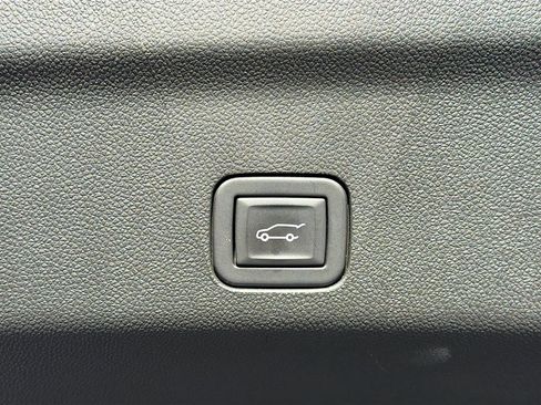 Used 2024 Chevrolet Tahoe Z71 image 13