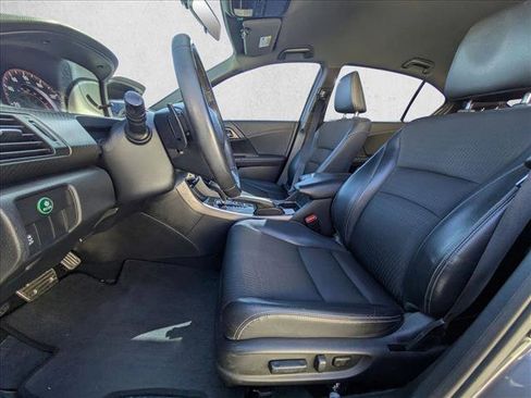 Used 2017 Honda Accord Sport image 11