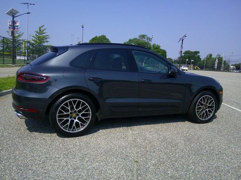 Used 2018 Porsche Macan AWD/4WD image 18