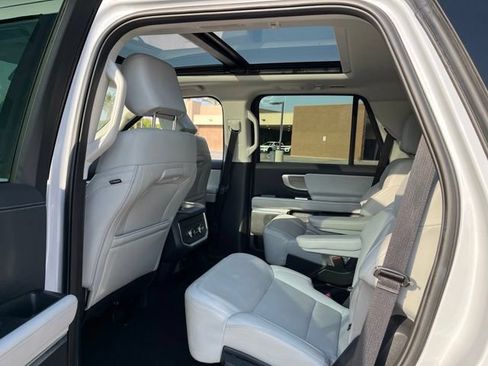 Used 2025 Ford Expedition Platinum AWD/4WD image 13