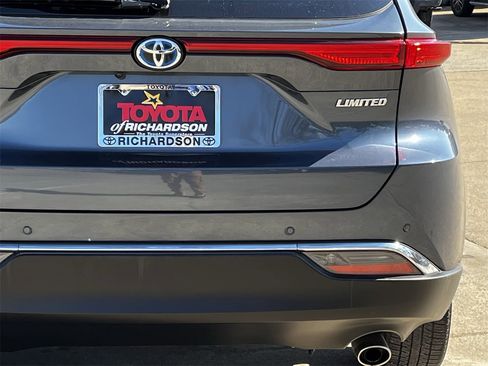 Used 2023 Toyota Venza Limited image 6
