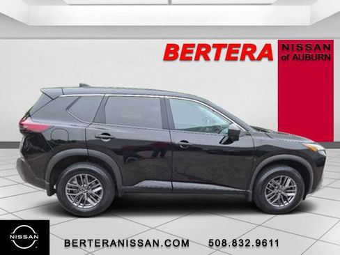 Used 2023 Nissan Rogue S AWD/4WD image 2