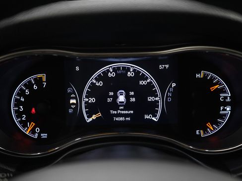 Used 2019 Jeep Grand Cherokee Altitude image 24