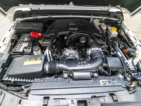 Used 2019 Jeep Wrangler Sport AWD/4WD image 32