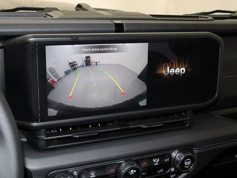 Used 2025 Jeep Wrangler Unlimited Rubicon image 19