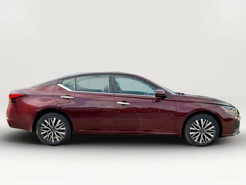 Used 2023 Nissan Altima 2.5 SV AWD/4WD image 8