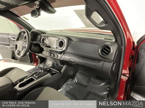 Used 2022 Toyota Tacoma TRD Sport w/ Technology Package image 31