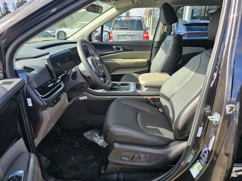 New 2026 Kia Carnival FWD image 18