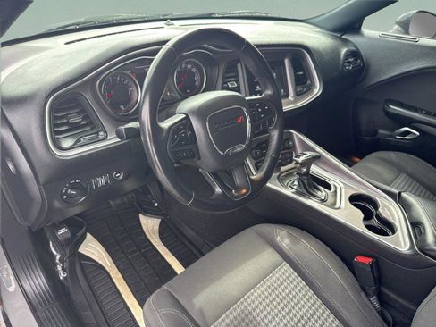 Used 2019 Dodge Challenger SXT image 19