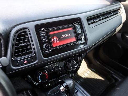 Used 2020 Honda HR-V LX image 35