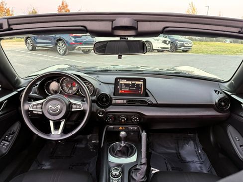 Used 2018 MAZDA MX-5 Miata Club image 5