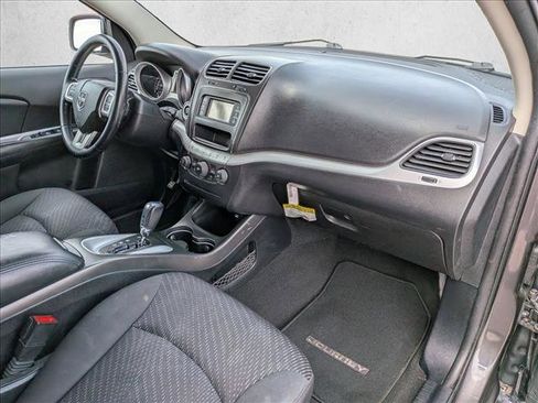Used 2017 Dodge Journey SE w/ Flexible Seating Group FWD image 23