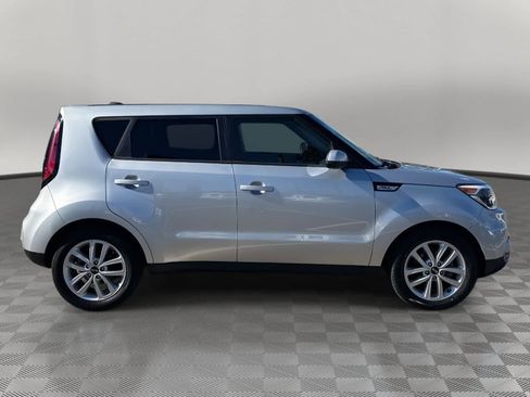 Used 2018 Kia Soul + image 4