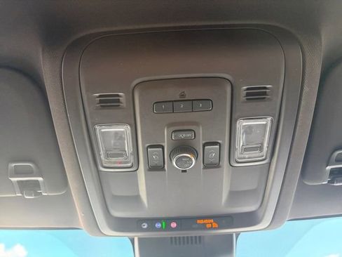 Used 2023 GMC Yukon SLT w/ SLT Luxury Package RWD image 10