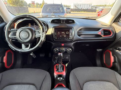 Used 2017 Jeep Renegade Trailhawk AWD/4WD image 3