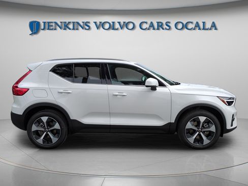 New 2025 Volvo XC40 B5 Core w/ Protection Package Premier image 8