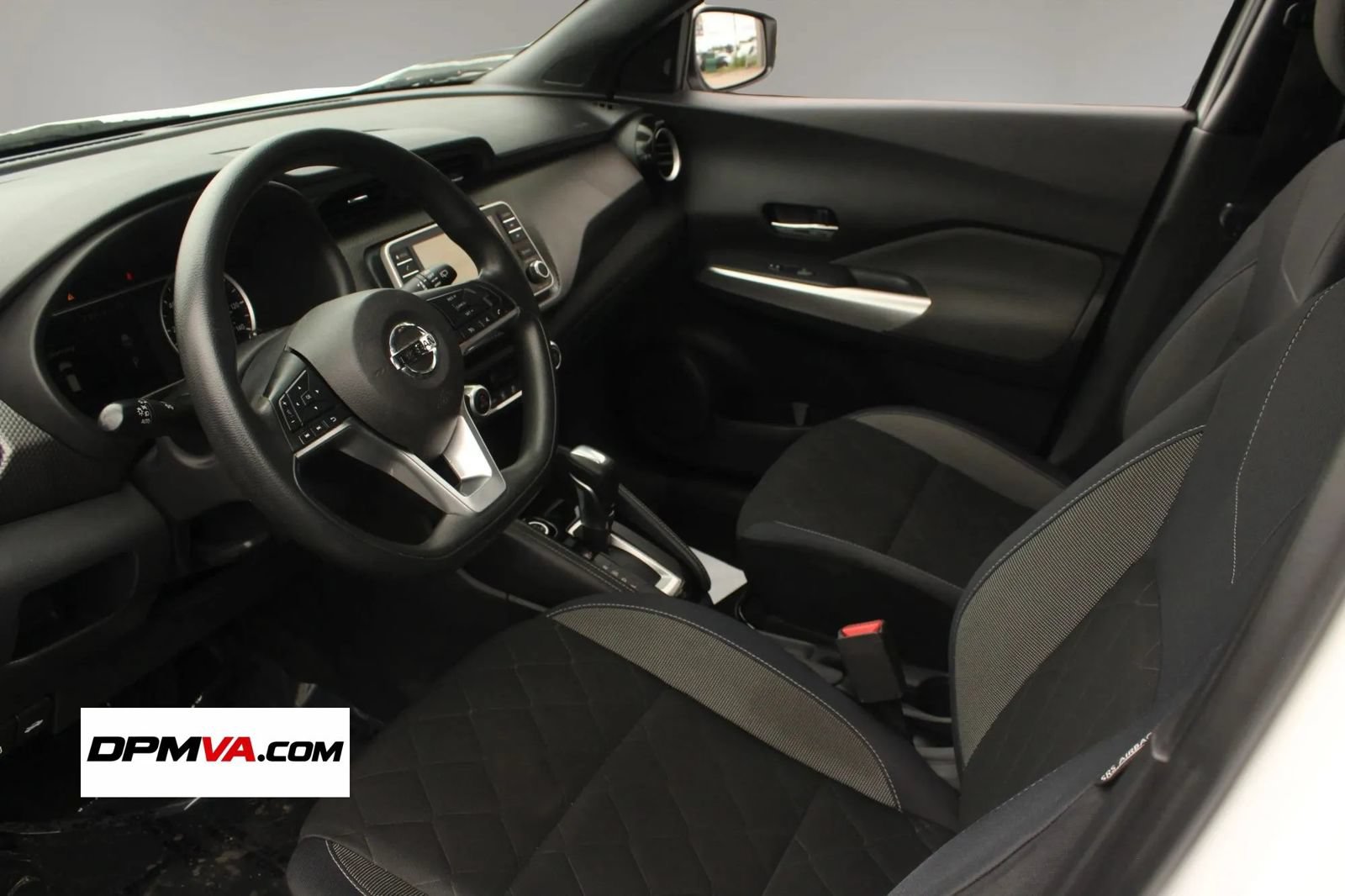 Used 2018 Nissan Kicks SV FWD image 13