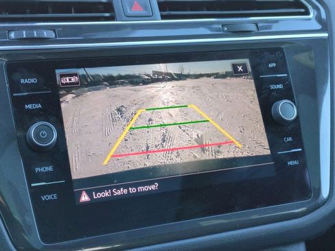 Used 2023 Volkswagen Tiguan SE R-Line image 28