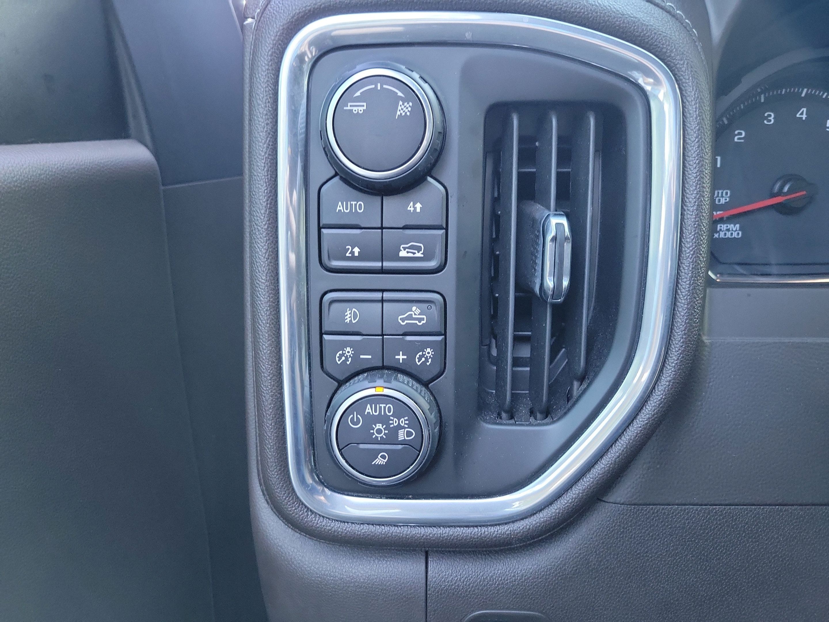 Used 2019 Chevrolet Silverado 1500 LTZ w/ LTZ Convenience Package AWD/4WD image 25