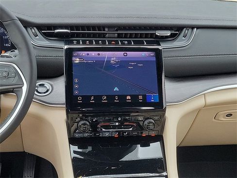 New 2025 Jeep Grand Cherokee L Limited image 10