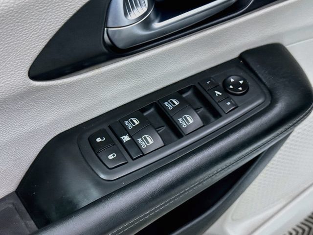 Used 2020 Chrysler Pacifica Limited FWD image 18