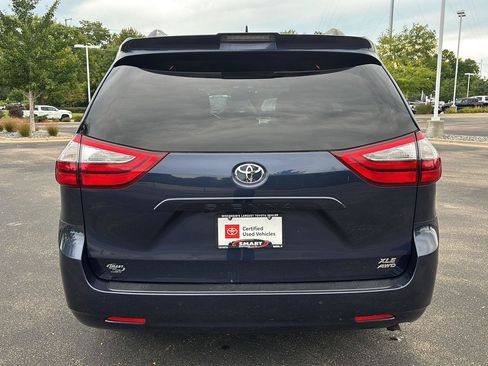 Used 2018 Toyota Sienna XLE Premium w/ Carpet Mat Package AWD/4WD image 17