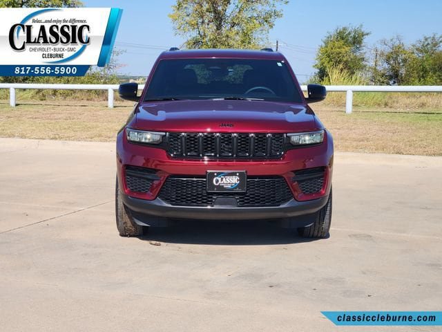 Used 2025 Jeep Grand Cherokee Altitude RWD image 5