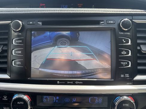 Used 2017 Toyota Highlander XLE AWD/4WD image 35