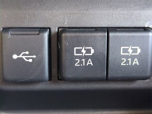 Used 2021 Toyota Highlander XLE image 23