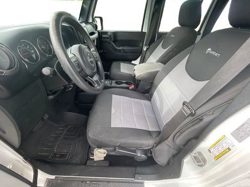 Used 2015 Jeep Wrangler Unlimited Sport image 12