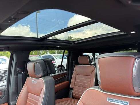 Used 2023 GMC Yukon XL Denali Ultimate AWD/4WD image 12