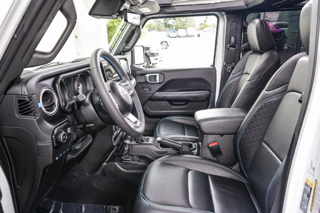 Used 2024 Jeep Wrangler High Altitude AWD/4WD image 15