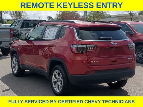 Used 2025 Jeep Compass Latitude w/ Sun & Sound Group AWD/4WD image 10