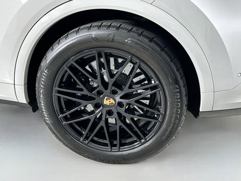 Certified 2024 Porsche Cayenne S AWD/4WD image 34